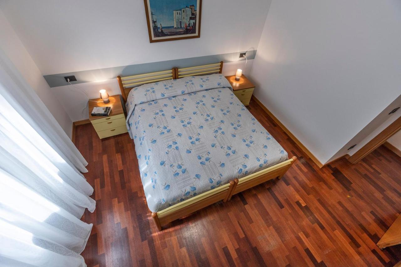Residence Villa Al Lido Brenzone sul Garda Luaran gambar