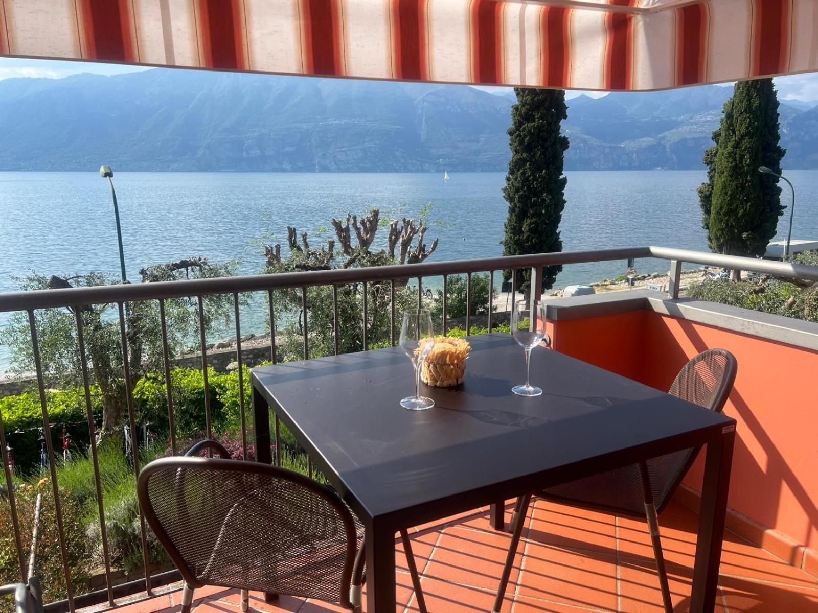 Residence Villa Al Lido Brenzone sul Garda Luaran gambar