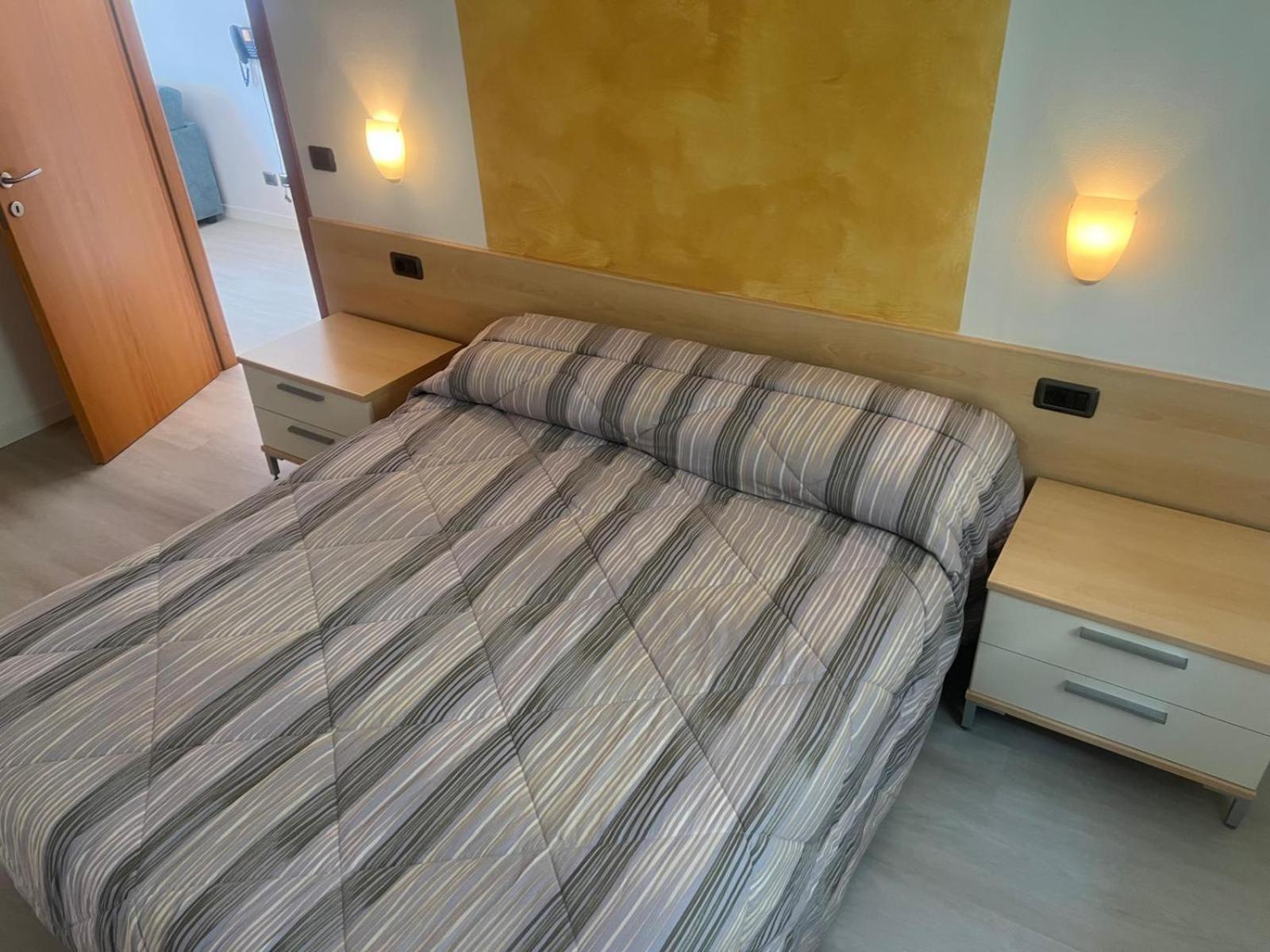Residence Villa Al Lido Brenzone sul Garda Luaran gambar
