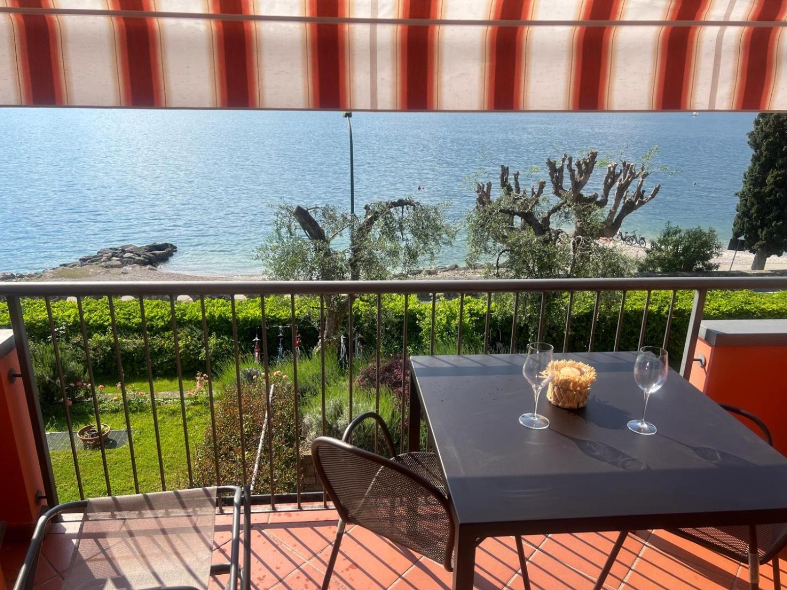 Residence Villa Al Lido Brenzone sul Garda Luaran gambar