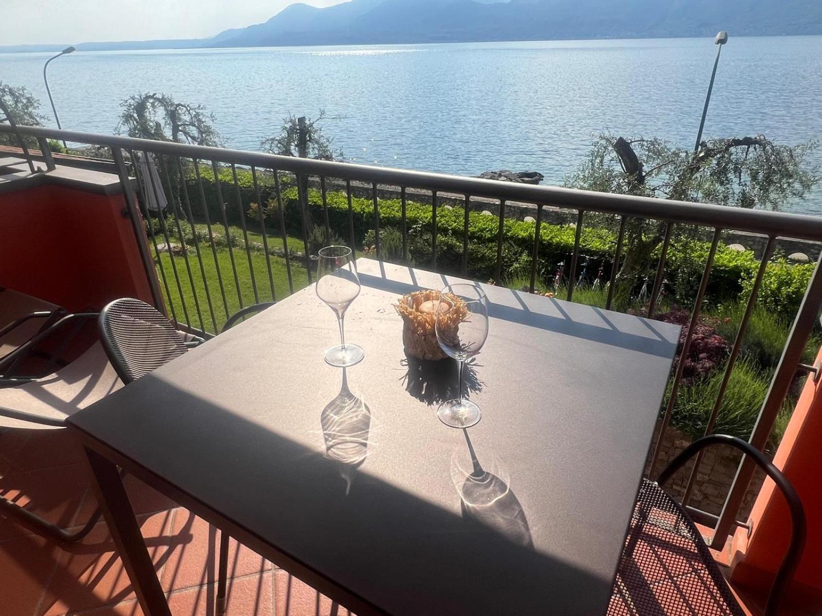 Residence Villa Al Lido Brenzone sul Garda Luaran gambar