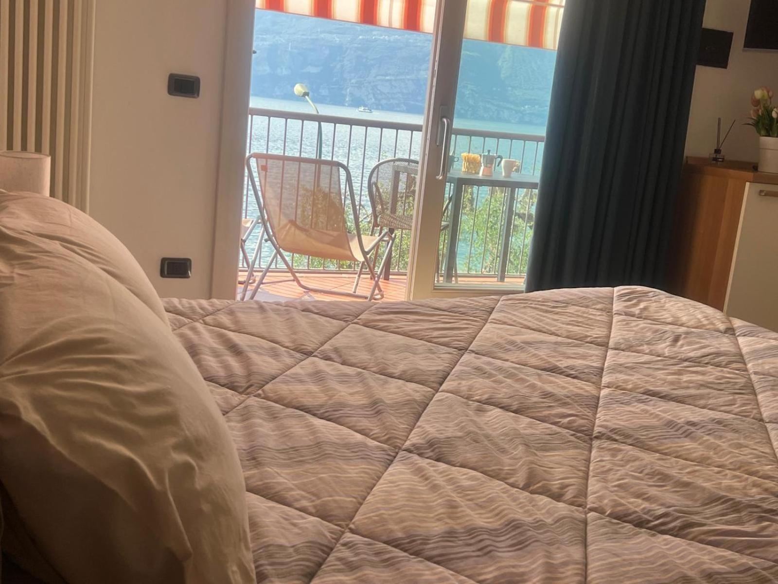 Residence Villa Al Lido Brenzone sul Garda Luaran gambar
